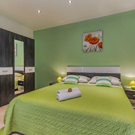 Apartment Adriano Бол Екстериор снимка